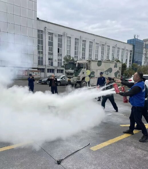 公司开展消防安全培训及灭火演练